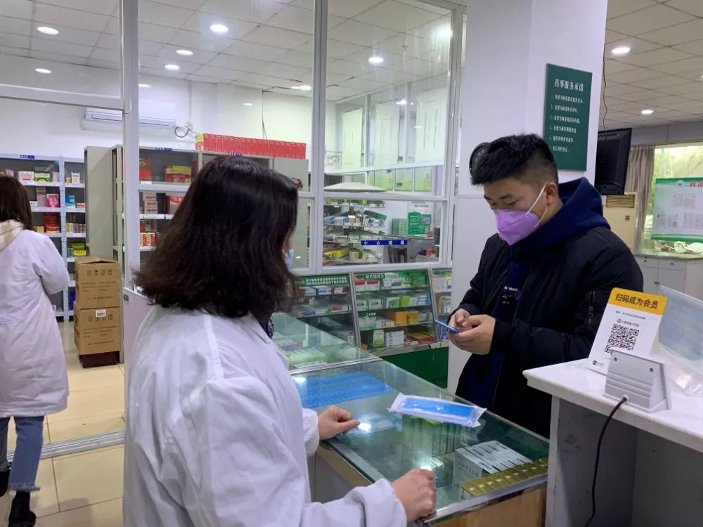 金山春節防疫物資保障 多家藥店持續供應口罩，母嬰用品銷售同步進行